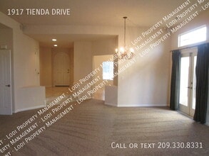 1917 Tienda Dr in Lodi, CA - Building Photo - Building Photo