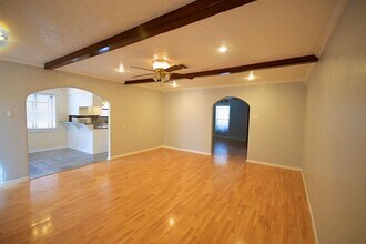 9705 Westview Dr in Houston, TX - Building Photo - Building Photo