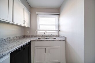 2433 Charles Blvd in Greenville, NC - Building Photo - Building Photo