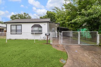 218 E Fayle Ave in Baytown, TX - Building Photo - Building Photo