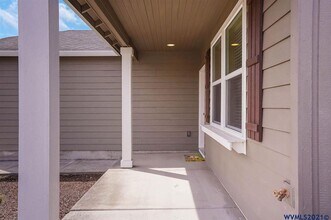 848 NE Millstream Pl in Albany, OR - Building Photo - Building Photo