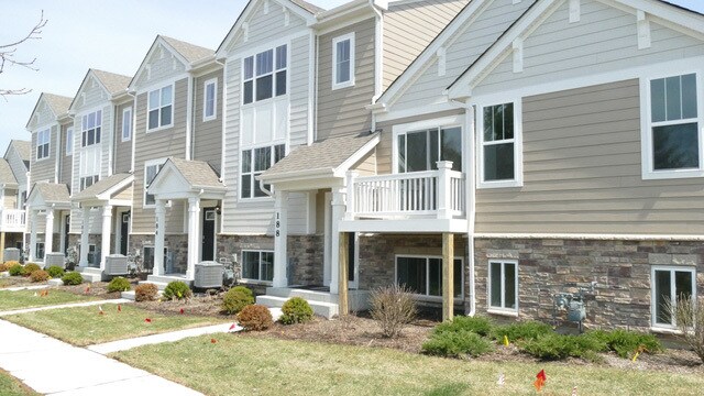 192 Goldenrod Dr in Elgin, IL - Building Photo