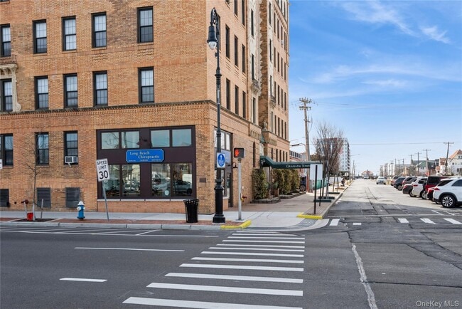 310 Riverside Blvd in Long Beach, NY - Foto de edificio - Building Photo