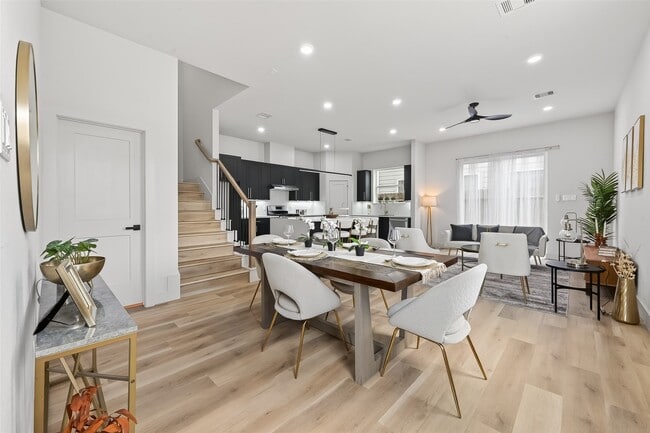 property at 975 Highland Lgt Ln