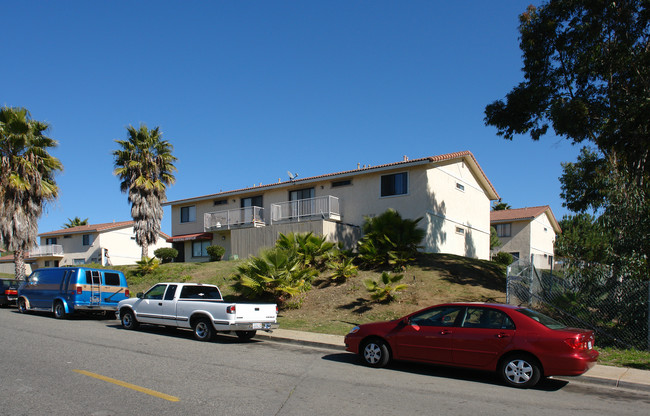 East Crest Apartments in Vista, CA - Building Photo - Building Photo