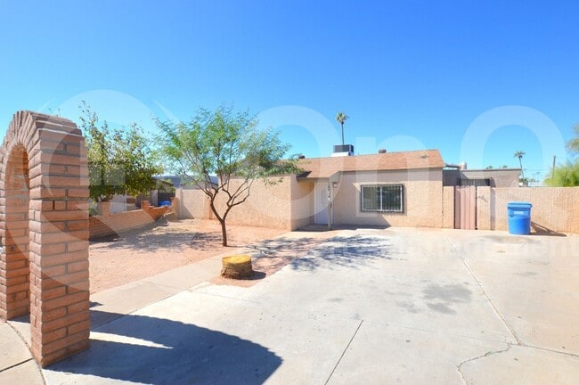 property at 3238 W Garfield St