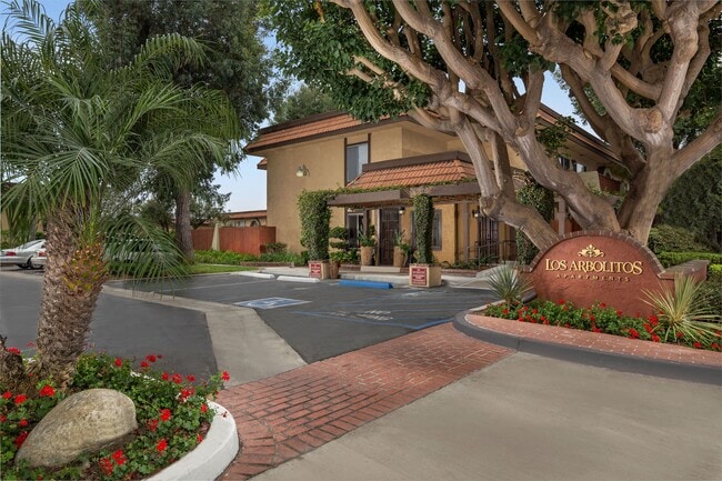 Los Arbolitos Huntington Beach Apartments