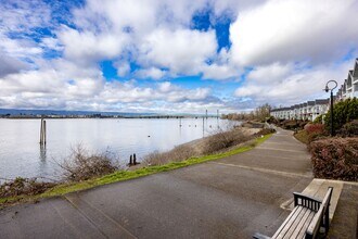1752 SE Columbia River Dr in Vancouver, WA - Building Photo - Building Photo