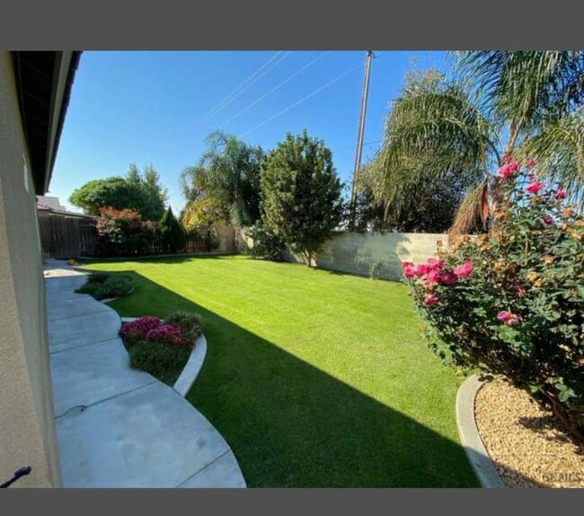 8203 Libby Ct in Bakersfield, CA - Building Photo - Building Photo