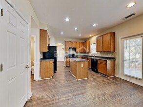 585 Creek Valley Ct in Stockbridge, GA - Building Photo - Building Photo