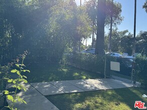 446 S St Louis St in Los Angeles, CA - Building Photo - Building Photo