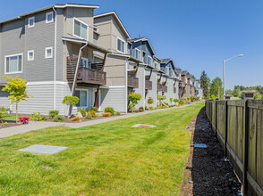 Emerald Pointe Townhomes in Puyallup, WA - Building Photo - Building Photo