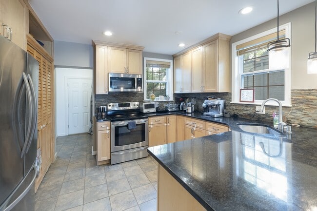 4850 Crescent St in Bethesda, MD - Building Photo - Building Photo