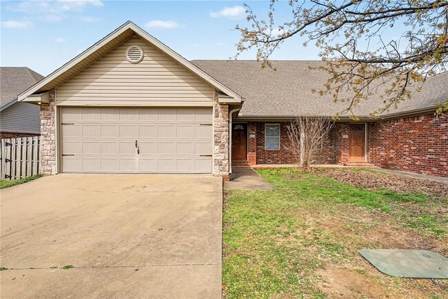 3102 SW Deerfield Blvd in Bentonville, AR - Building Photo - Building Photo