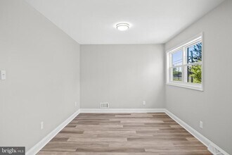 407 Dickinson Rd in Glassboro, NJ - Building Photo - Building Photo