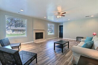 2211 E 56th St in Savannah, GA - Building Photo - Building Photo