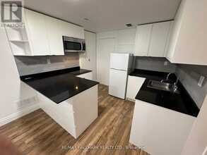 256 Stone Rd in Aurora, ON - Building Photo - Building Photo