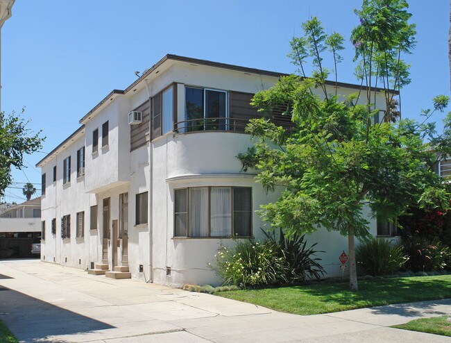 111 S Flores St in Los Angeles, CA - Foto de edificio - Building Photo
