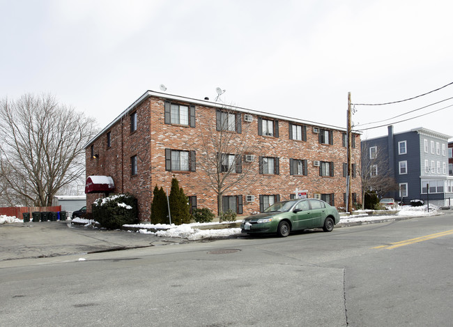 West Hancock Apartments in Manchester, NH - Foto de edificio - Building Photo