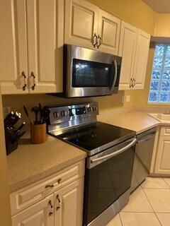 144 Weybridge Cir in Royal Palm Beach, FL - Building Photo - Building Photo
