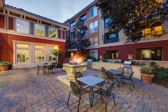 Renaissance at Uptown Orange in Orange, CA - Foto de edificio - Building Photo
