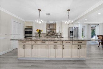 215 Entrada Dr in Hollywood, FL - Building Photo - Building Photo