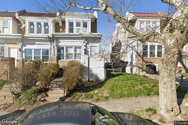 property at 727 W Rockland St