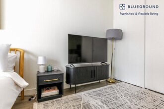 21 E Chestnut St, Unit SI FL12-ID1295 in Chicago, IL - Building Photo - Building Photo