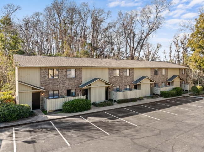 Dogwood Apartments in Beaufort, SC - Building Photo - Building Photo