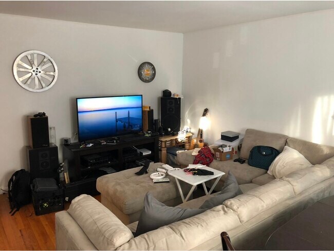 731 S Woodlawn Ave, Unit 731 Woodlawn Apt A in Bloomington, IN - Building Photo - Building Photo