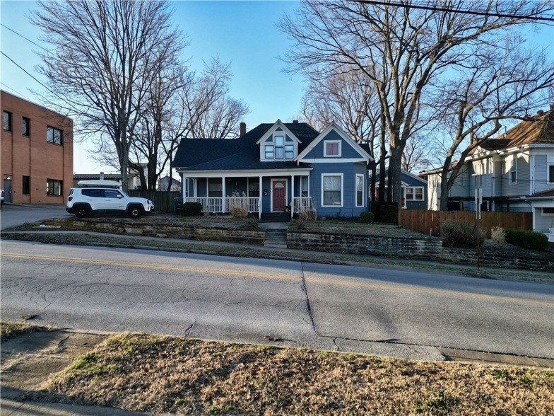 315 W Center St, Unit 3205 in Fayetteville, AR - Building Photo