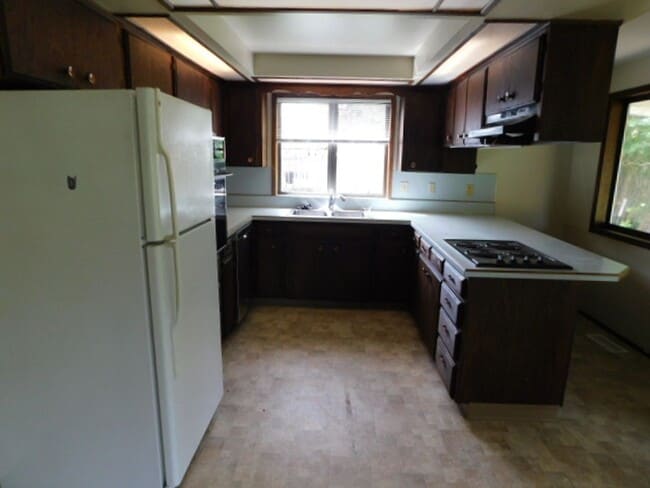 945 Edina Ln NE in Salem, OR - Building Photo - Building Photo