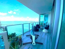 2900 NE 7th Ave in Miami, FL - Building Photo