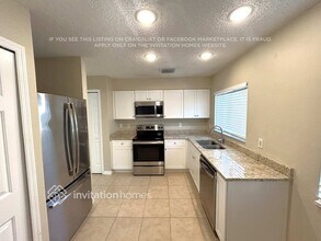 3022 Summer House Dr in Valrico, FL - Foto de edificio - Building Photo