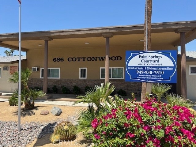 686 E Cottonwood Rd, Unit 6 in Palm Springs, CA - Building Photo - Building Photo