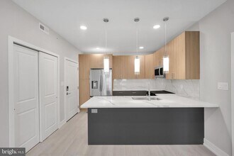 1111 S 24th St in Philadelphia, PA - Foto de edificio - Building Photo