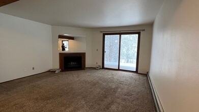 5606 E 40th Ave in Anchorage, AK - Building Photo - Building Photo
