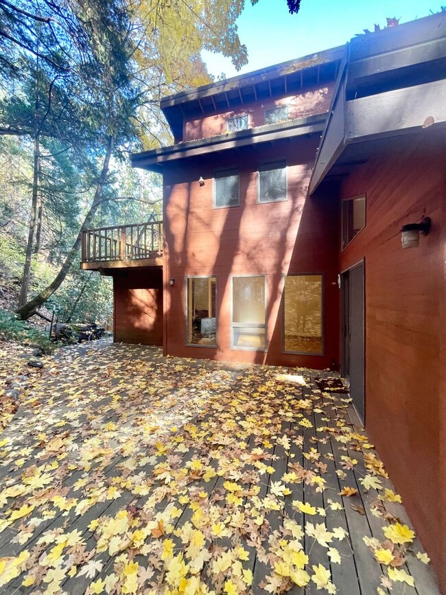 423 Granite St in Ashland, OR - Building Photo - Building Photo