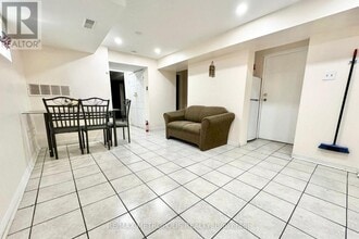 112 Brantwood Dr in Toronto, ON - Building Photo - Building Photo