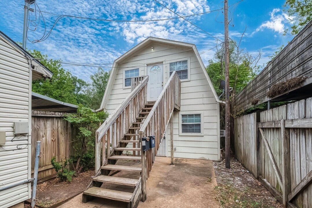 2051 Santa Rosa St in Houston, TX - Building Photo