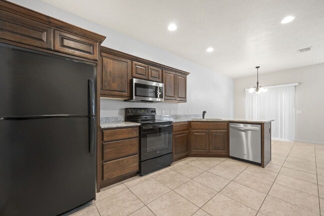 370 W Buena Vista Blvd in Washington, UT - Building Photo - Building Photo