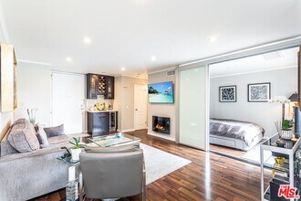 100 S Doheny Dr in Los Angeles, CA - Foto de edificio - Building Photo