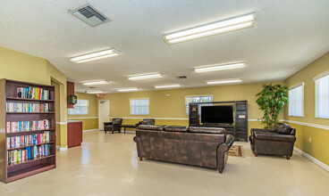 Glades Diamond 62+ Senior Living in Belle Glade, FL - Building Photo - Building Photo