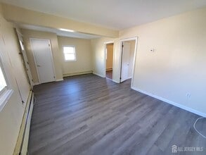615 Ridgewood Ave in Woodbridge, NJ - Building Photo - Building Photo