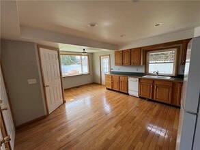 211 Roe Ave in Elmira, NY - Building Photo - Building Photo