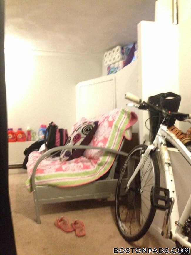 24 St Cyprians Pl, Unit 1R in Boston, MA - Foto de edificio - Building Photo