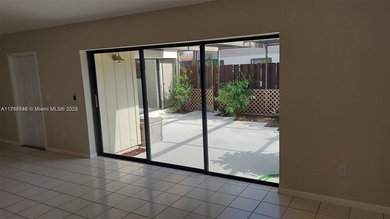 4226 N Landar Dr in Greenacres, FL - Foto de edificio