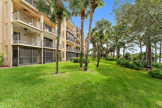 1001 Seafarer Cir in Jupiter, FL - Building Photo - Building Photo
