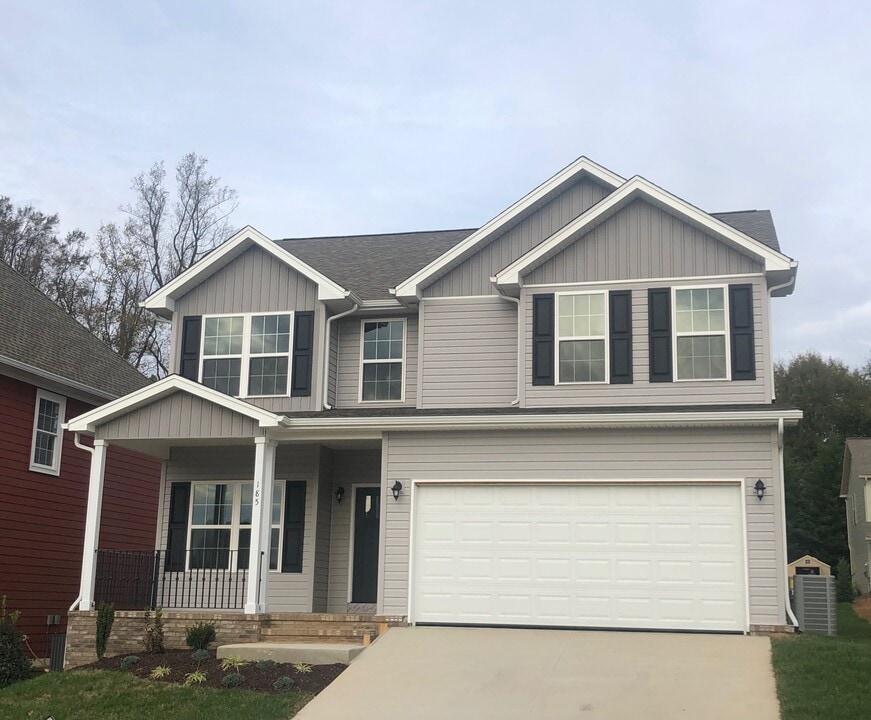 185 Ridge Pointe Dr in Johnson City, TN - Foto de edificio