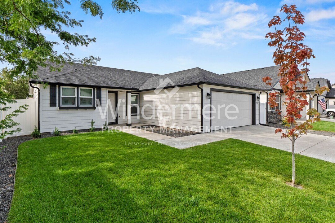 13214 E Wabash Ln in Spokane Valley, WA - Building Photo